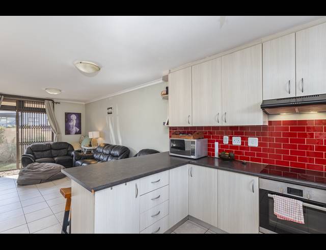 2 BEDROOM TOWNHOUSE FOR SALE IN BRACKENFELL SOUTH